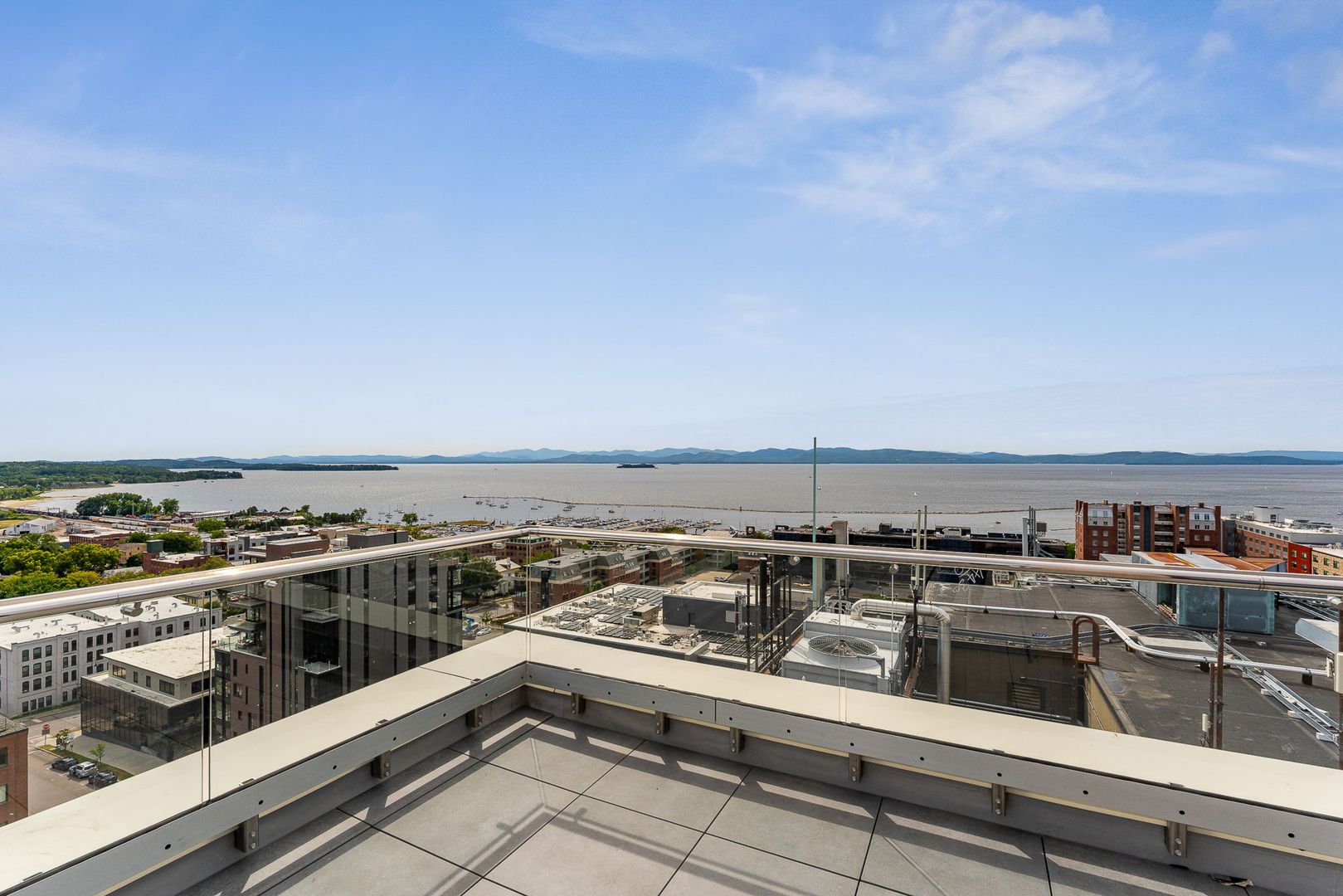 Burlington Apartment: 140 Bank Street