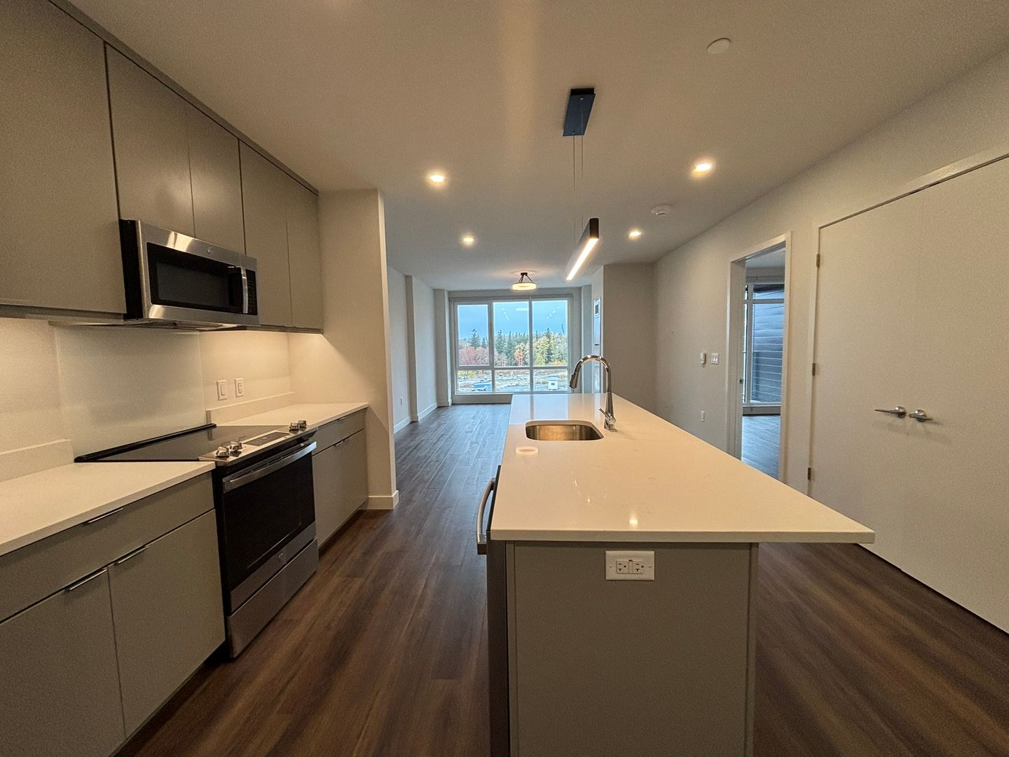 Burlington Apartment: 125 Cambrian Way