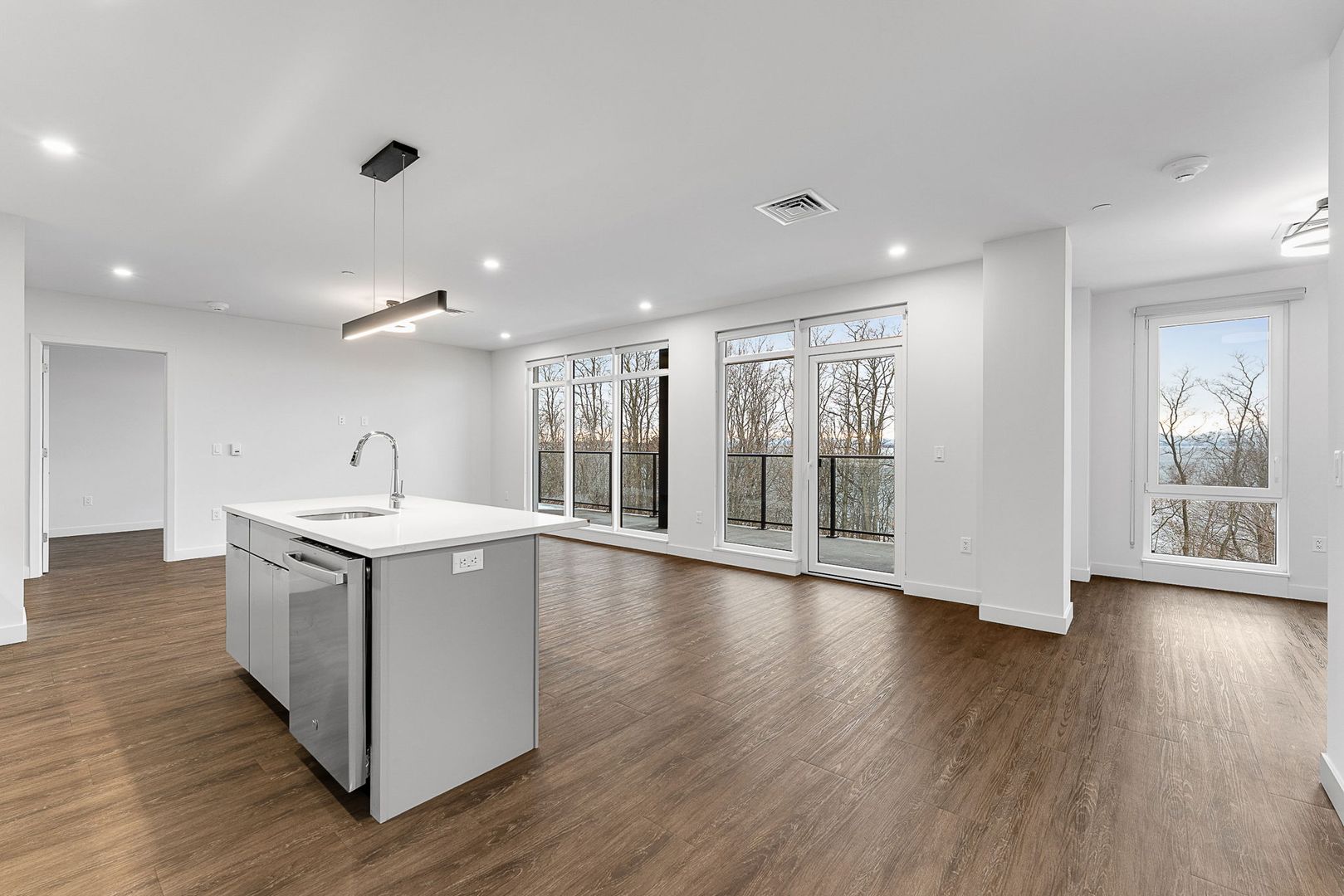 Burlington Apartment: 125 Cambrian Way