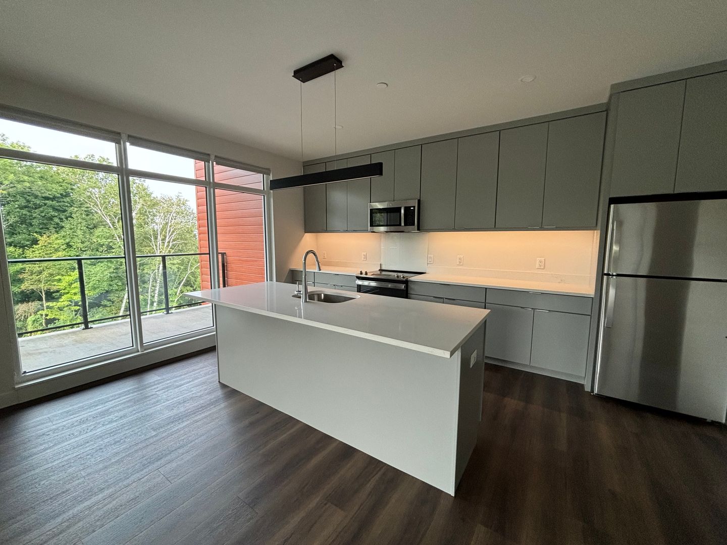 Burlington Apartment: 125 Cambrian Way