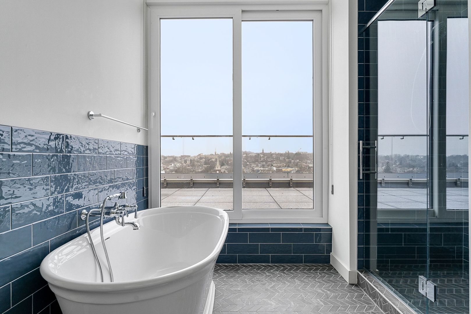 Burlington Apartment: 140 Bank Street