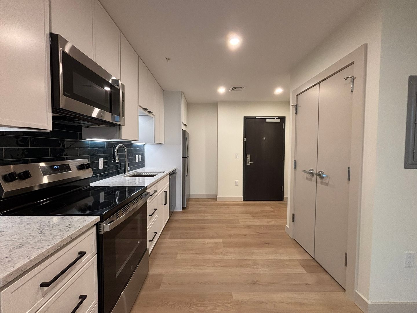 Burlington Apartment: 140 Bank Street