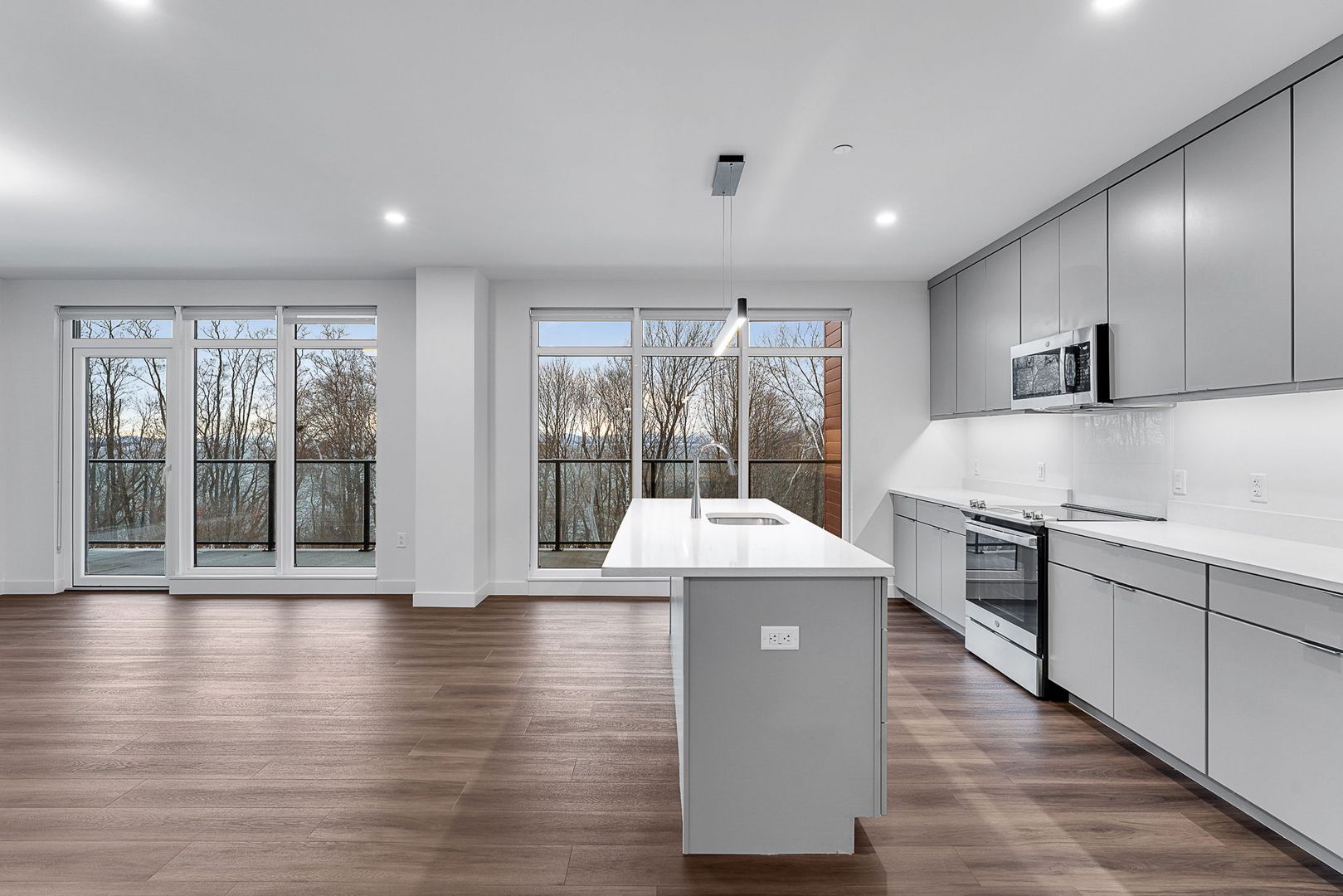 Burlington Apartment: 125 Cambrian Way