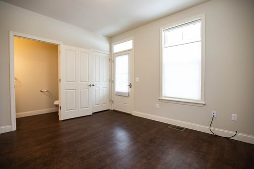 Listing photo thumbnail