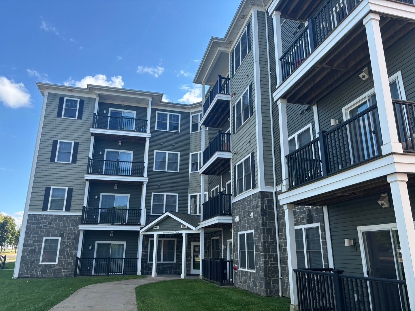 Colchester Apartment: 260 Perimeter Drive