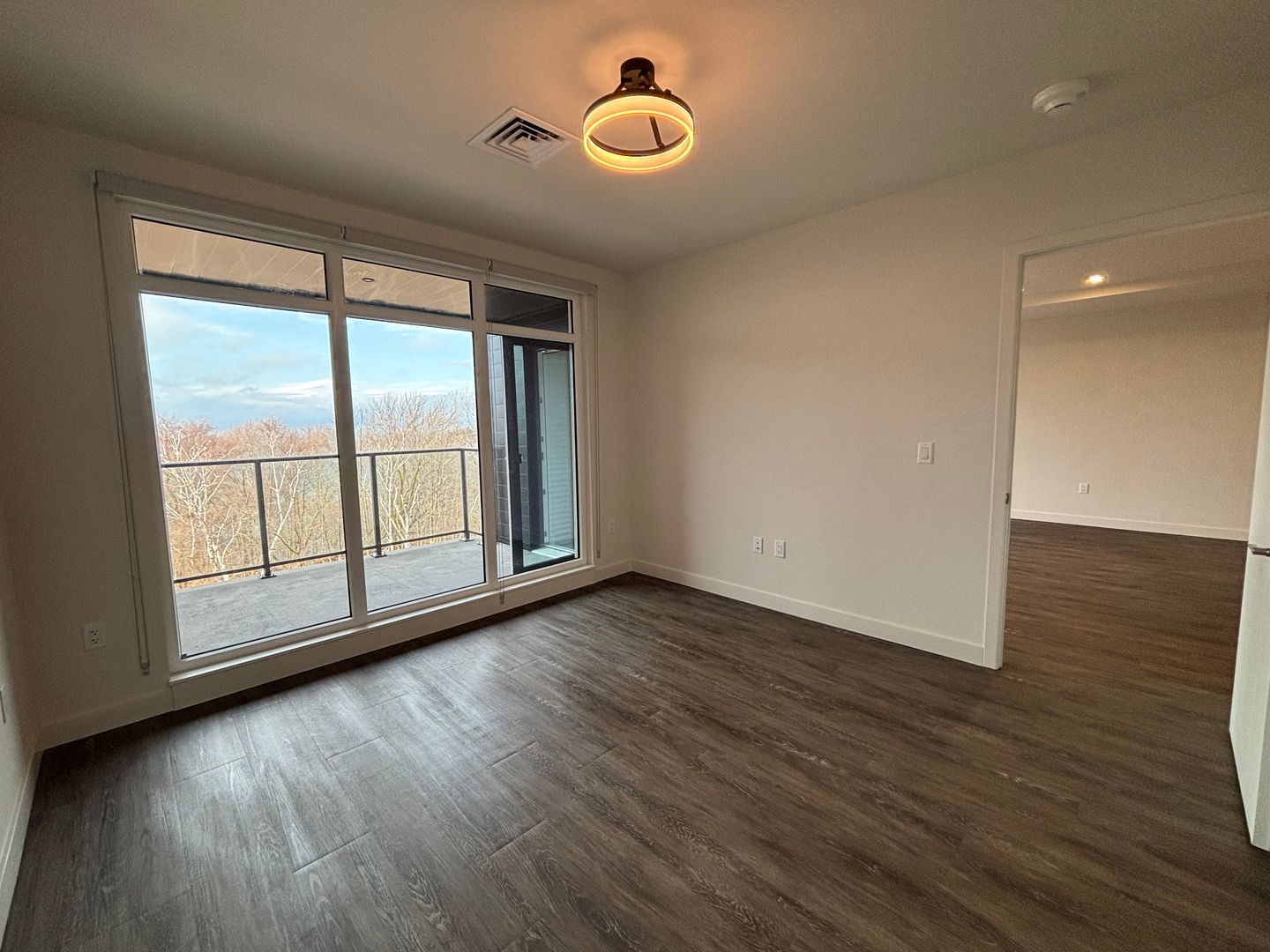 Burlington Apartment: 125 Cambrian Way