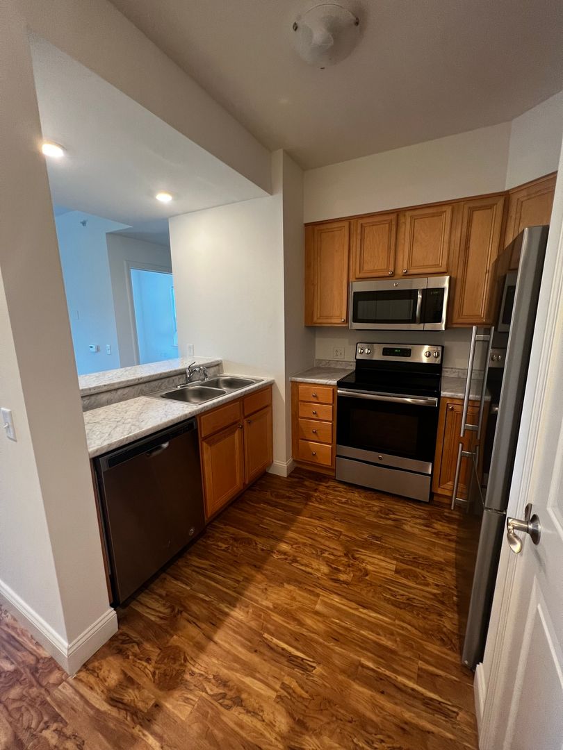 Colchester Apartment: 180 Perimeter Drive