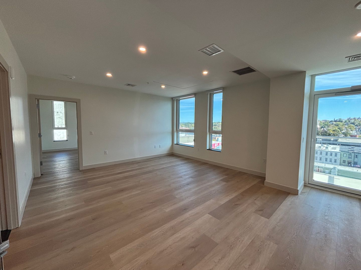 Burlington Apartment: 140 Bank Street