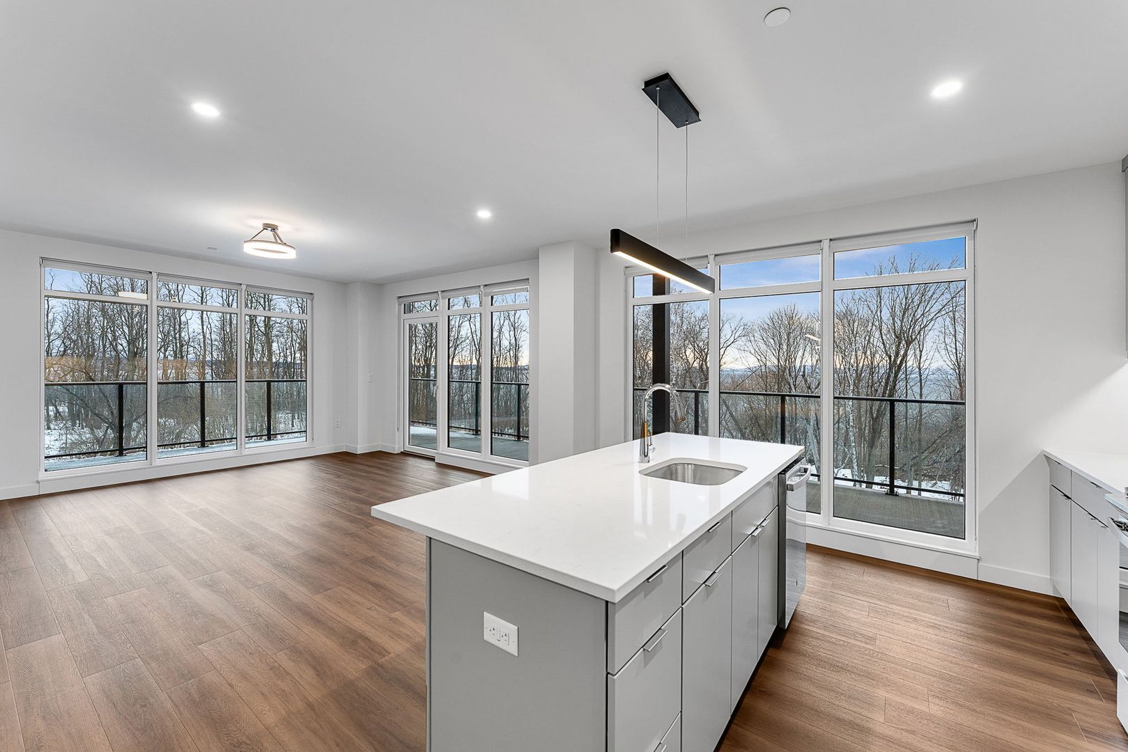 Burlington Apartment: 125 Cambrian Way