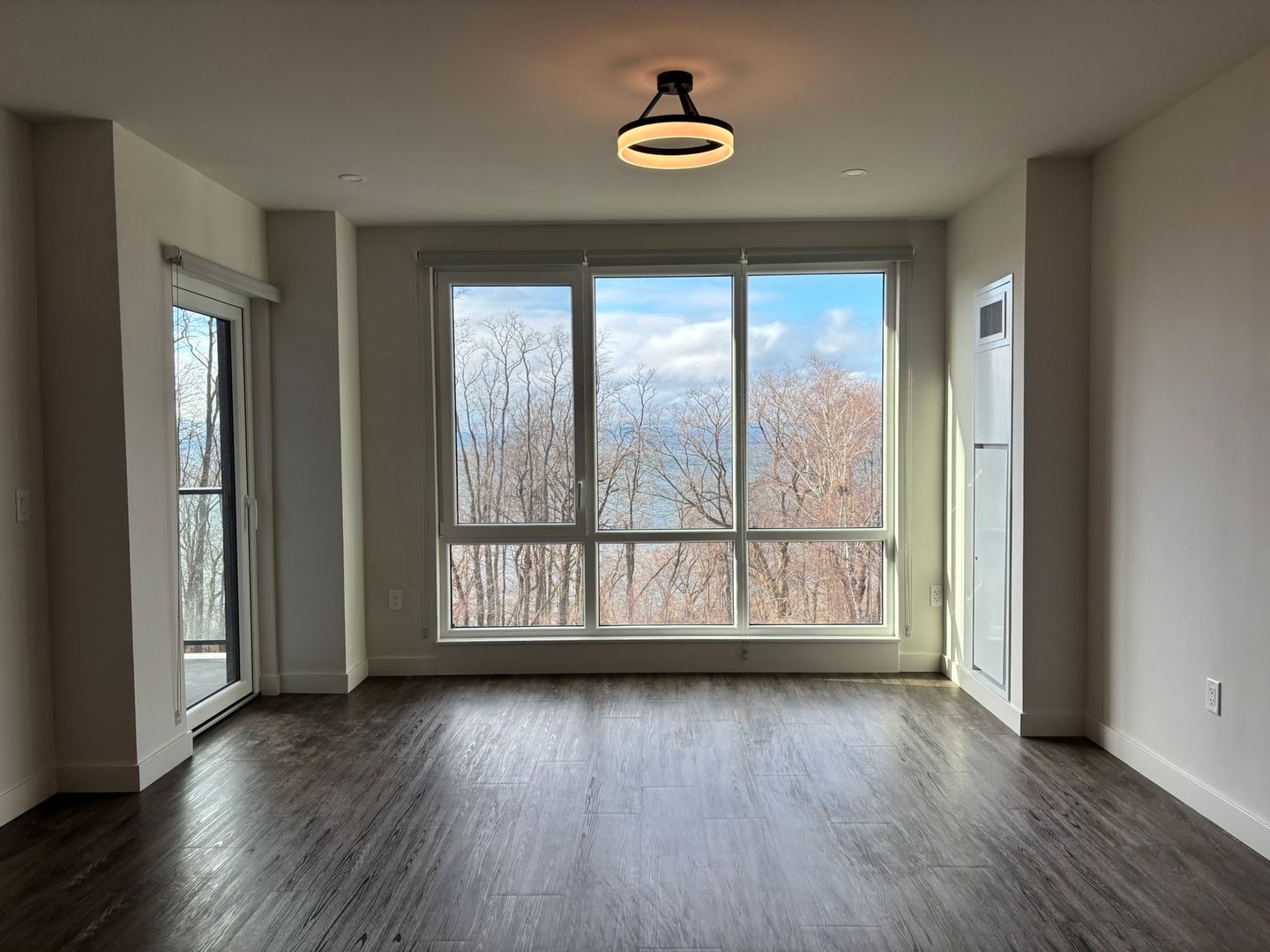 Burlington Apartment: 125 Cambrian Way