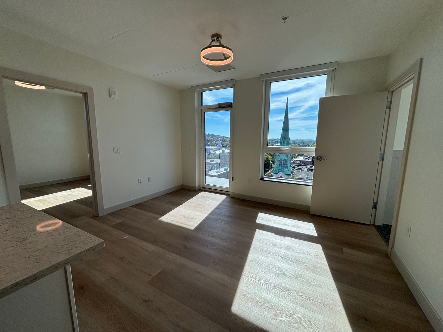 Burlington Apartment: 140 Bank Street
