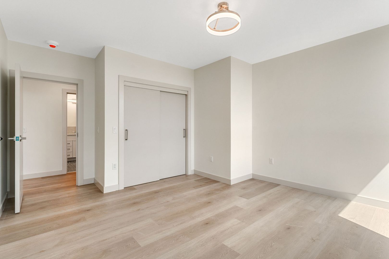 Burlington Apartment: 140 Bank Street