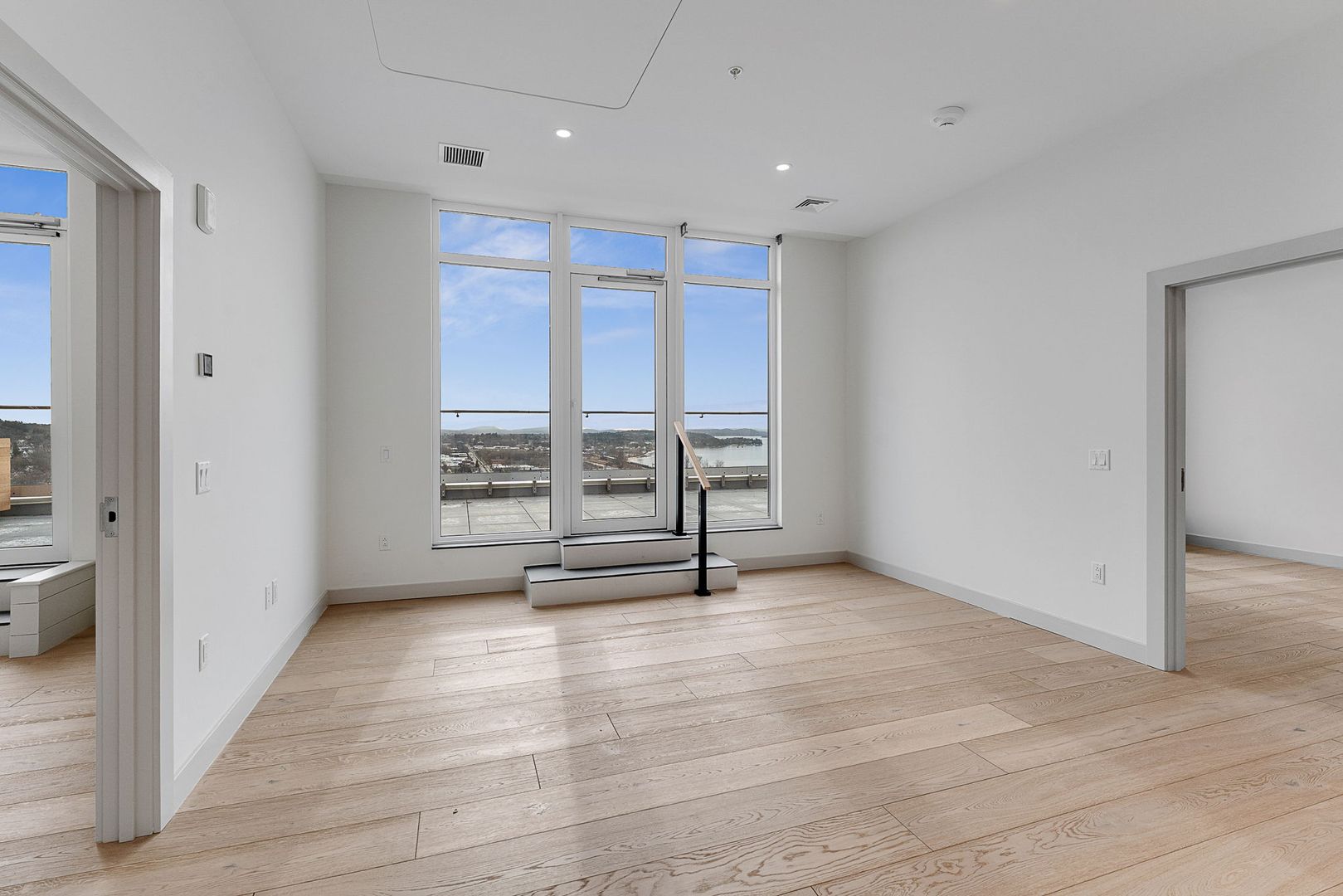 Burlington Apartment: 140 Bank Street