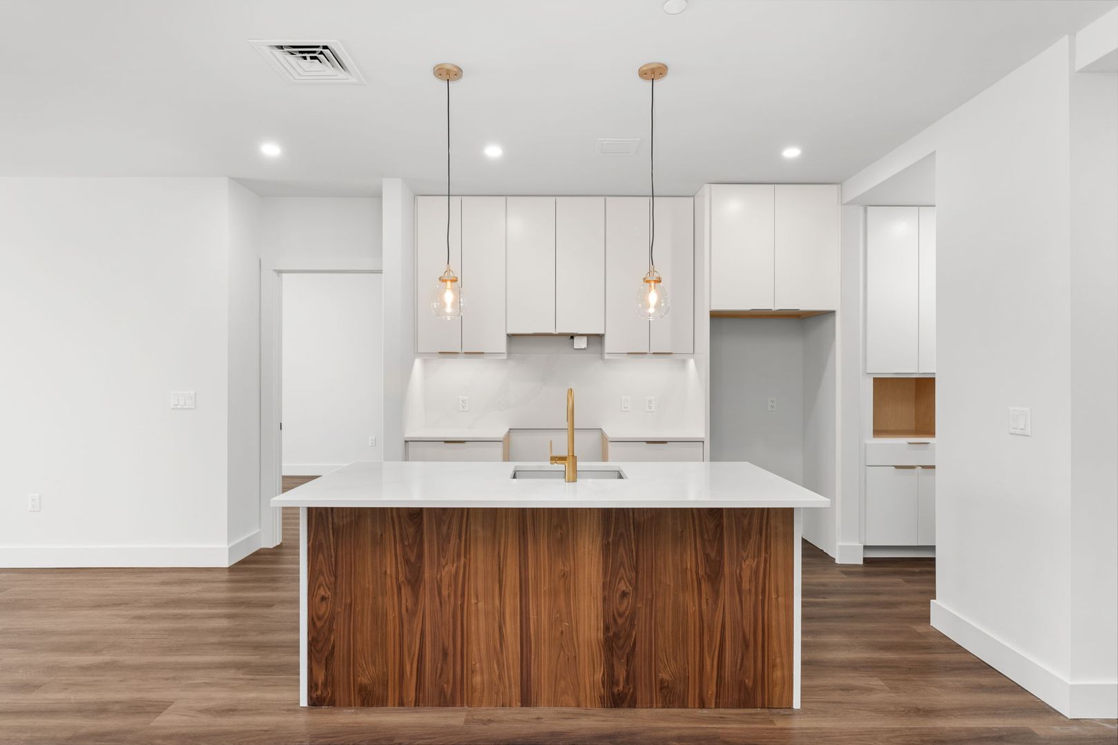 Burlington Apartment: 125 Cambrian Way