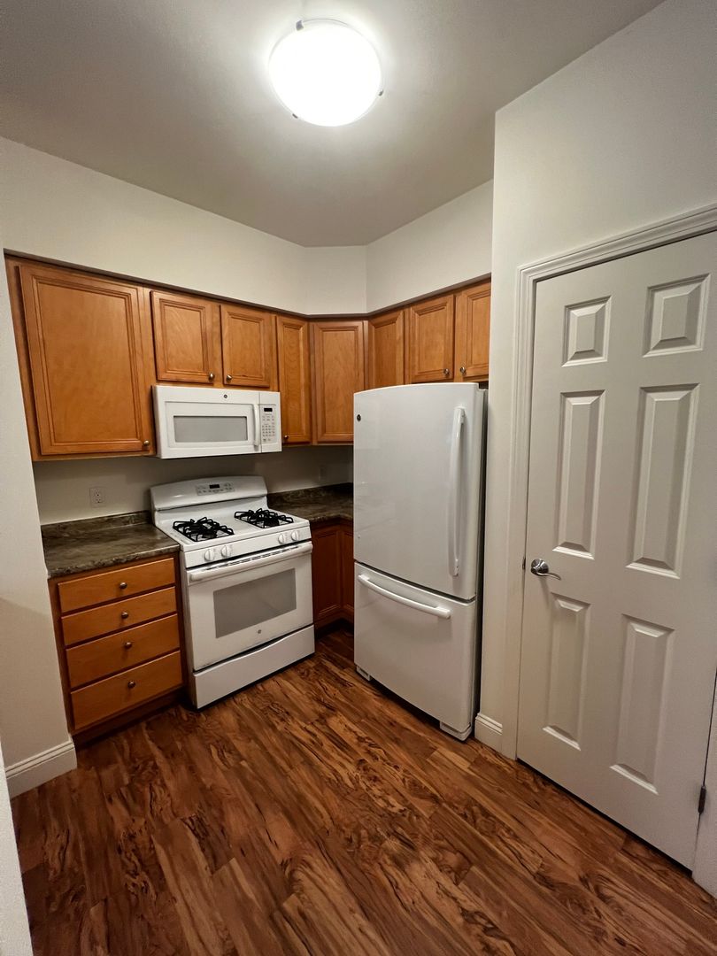 Colchester Apartment: 260 Perimeter Drive