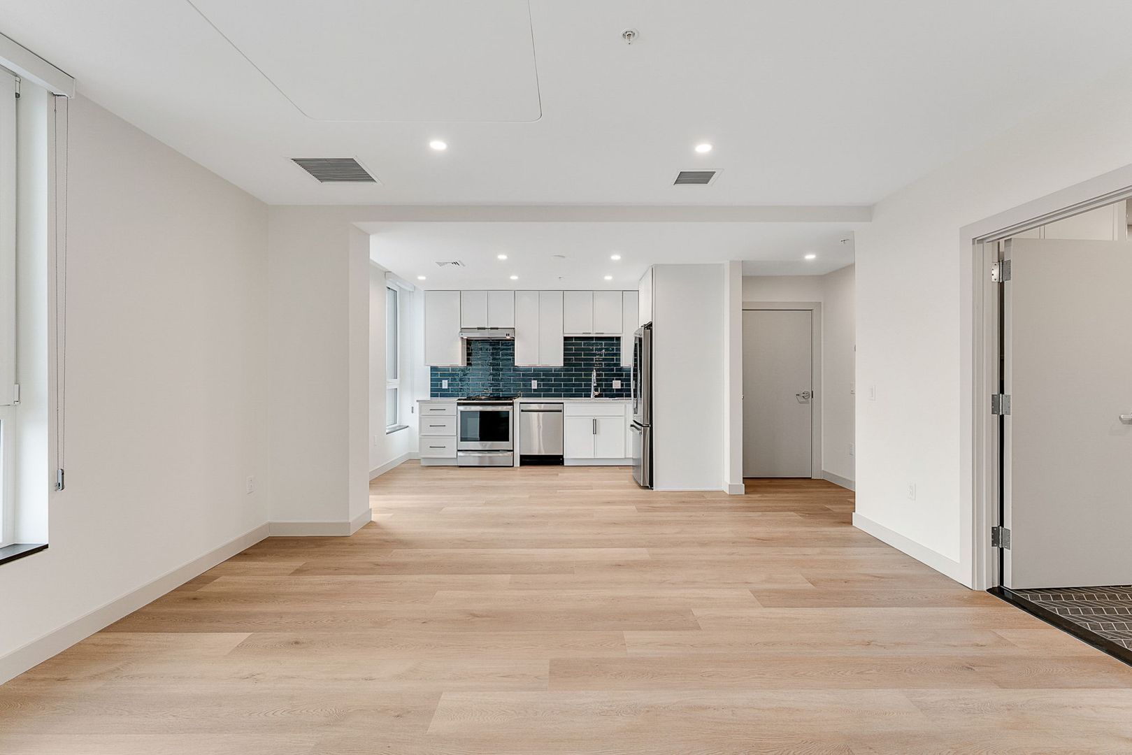 Burlington Apartment: 140 Bank Street