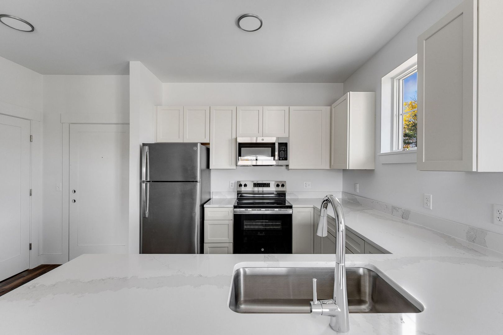 Colchester Apartment: 125 Shea Drive