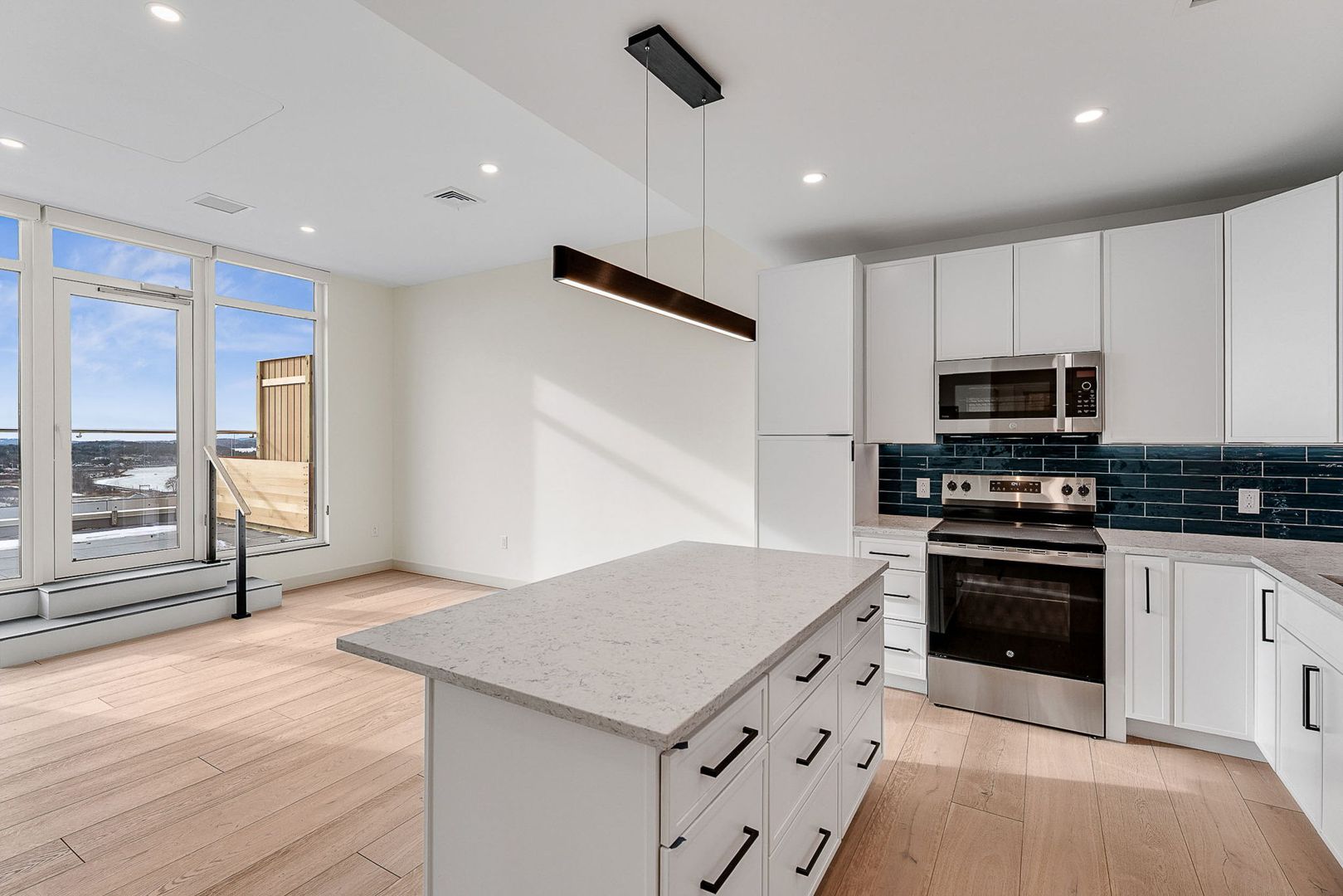 Burlington Apartment: 140 Bank Street