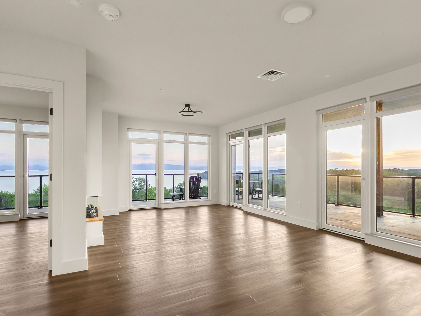Burlington Apartment: 125 Cambrian Way