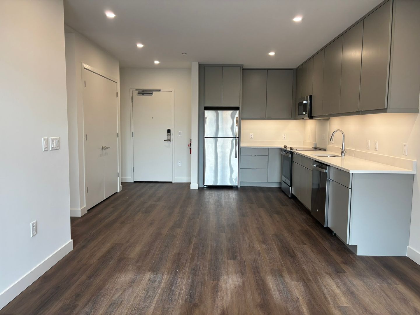 Burlington Apartment: 125 Cambrian Way