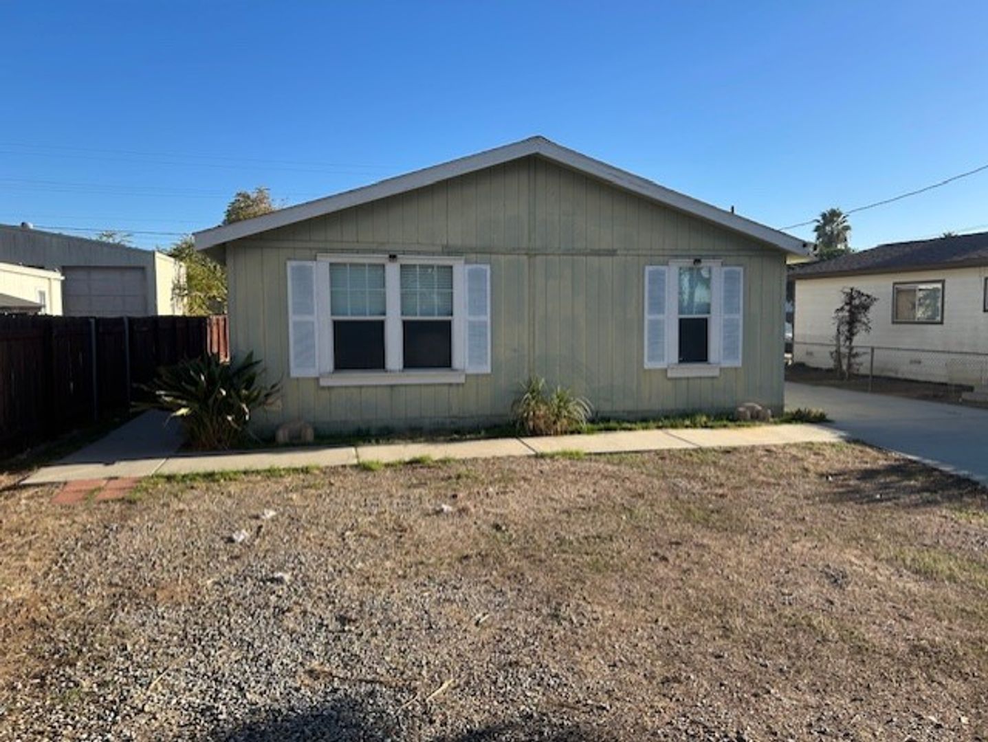 Romoland House: 27780 Harrison Avenue