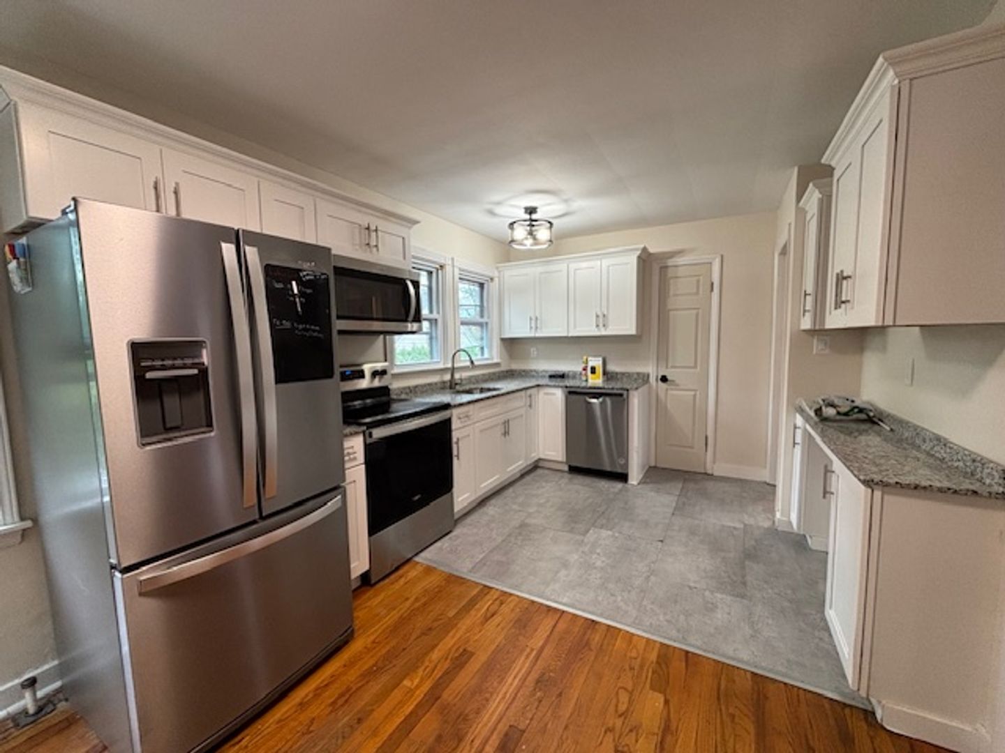Niskayuna Apartment: 2331-2333 Niskayuna Dr.