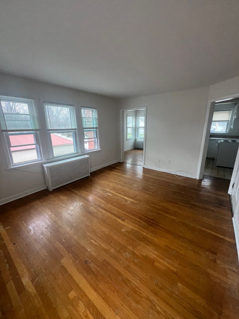 Niskayuna Apartment: 2331-2333 Niskayuna Dr.