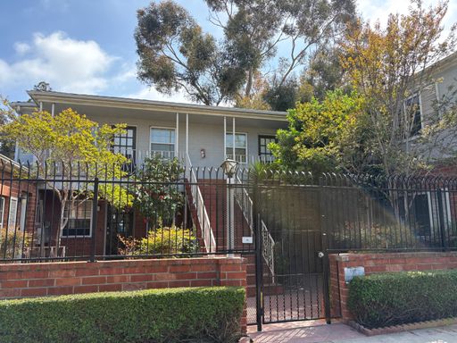 949 DATE ST TOWNHOUSE STYLE 3 BED 2 BATH APT – photo 1