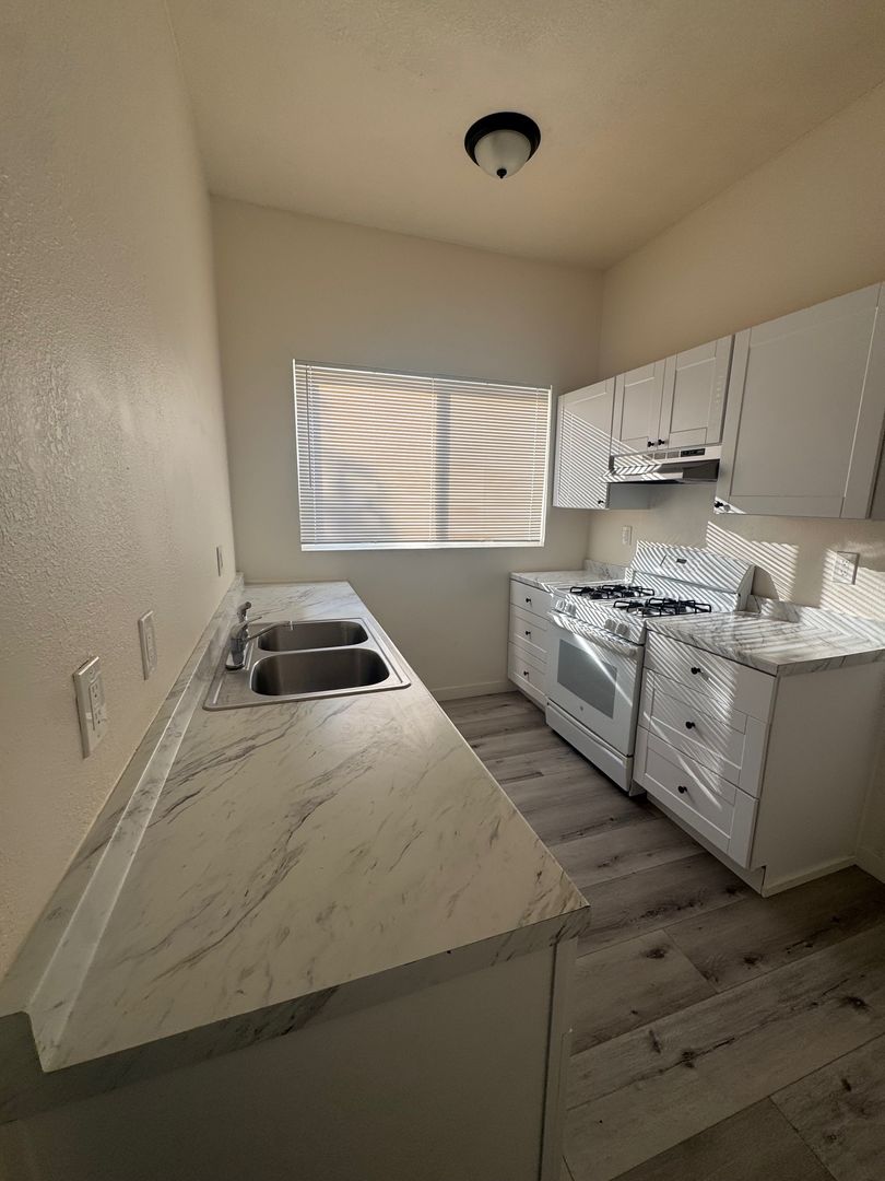 Spacious 2 Bed / 2 Bath – 850 Sq Ft – Barrio Logan – $2,750 12 of 12