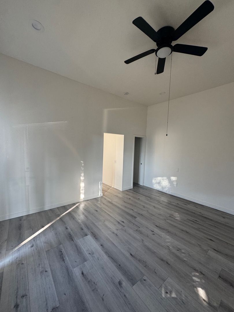 Spacious 2 Bed / 2 Bath – 850 Sq Ft – Barrio Logan – $2,750 3 of 12