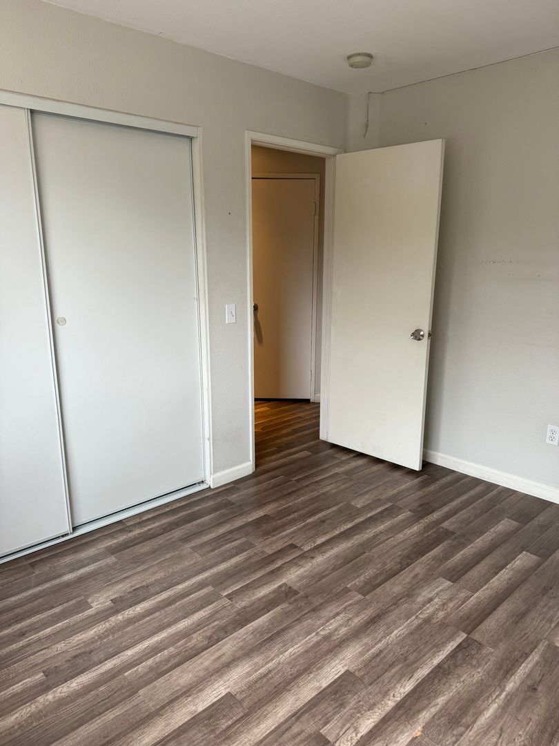 Glancy Dr 9 of 12