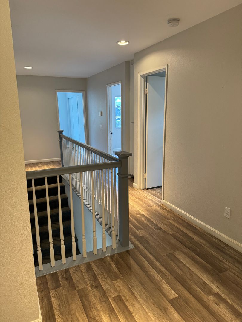 Glancy Dr 7 of 12