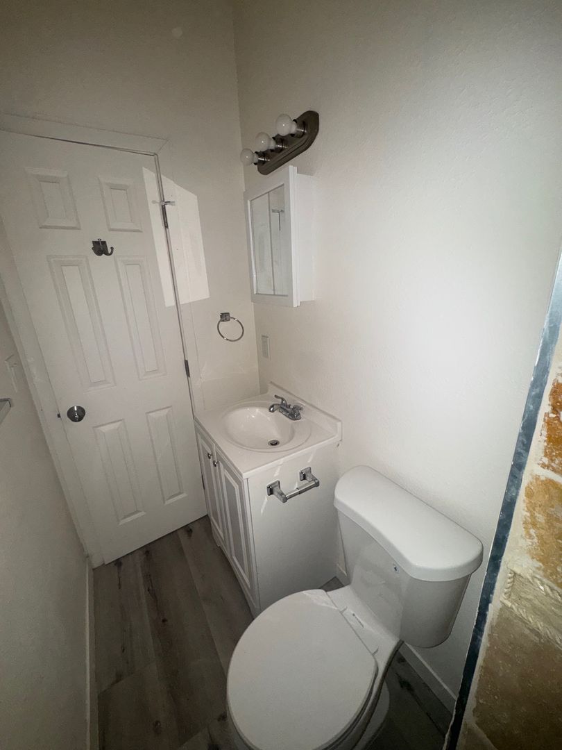 Spacious 2 Bed / 2 Bath – 850 Sq Ft – Barrio Logan – $2,750 10 of 12