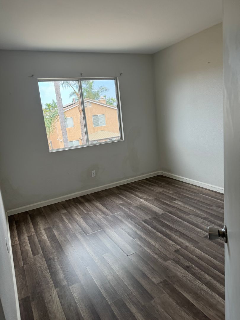 Glancy Dr 11 of 12