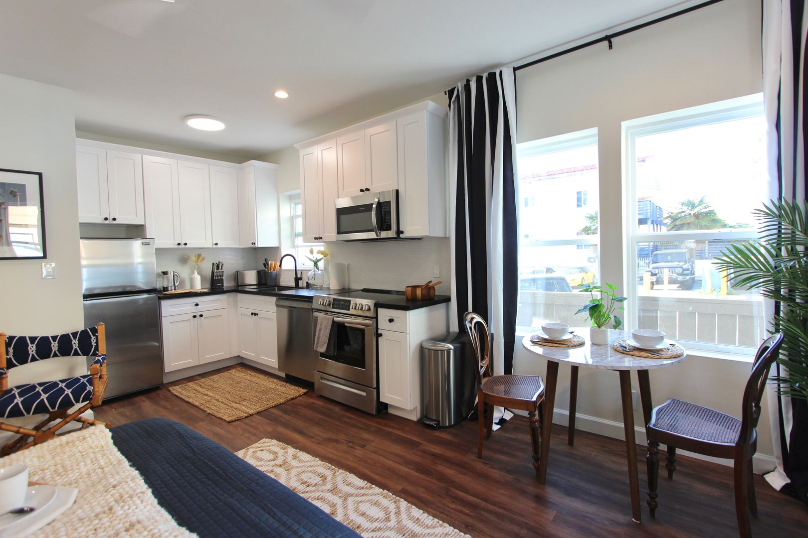 Santa Monica Apartment: 1659 Ocean Front Walk
