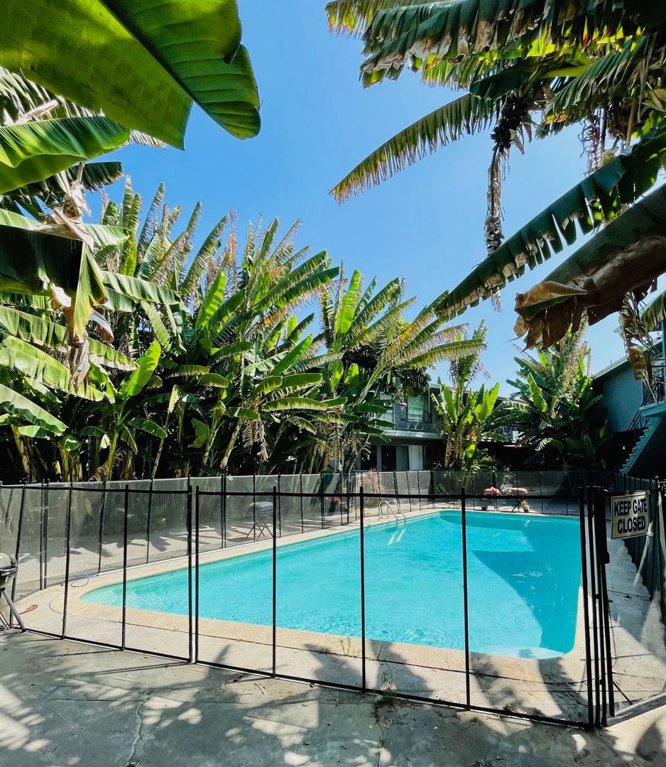 Los Angeles Apartment: 3844 Potomac Ave