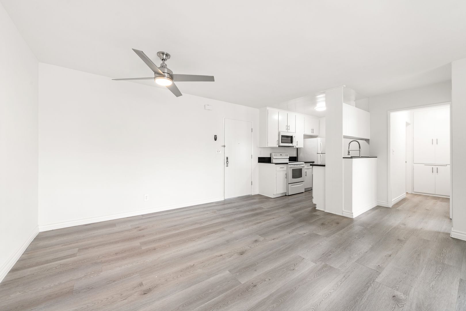 Los Angeles Apartment: 7513 Fountain Ave