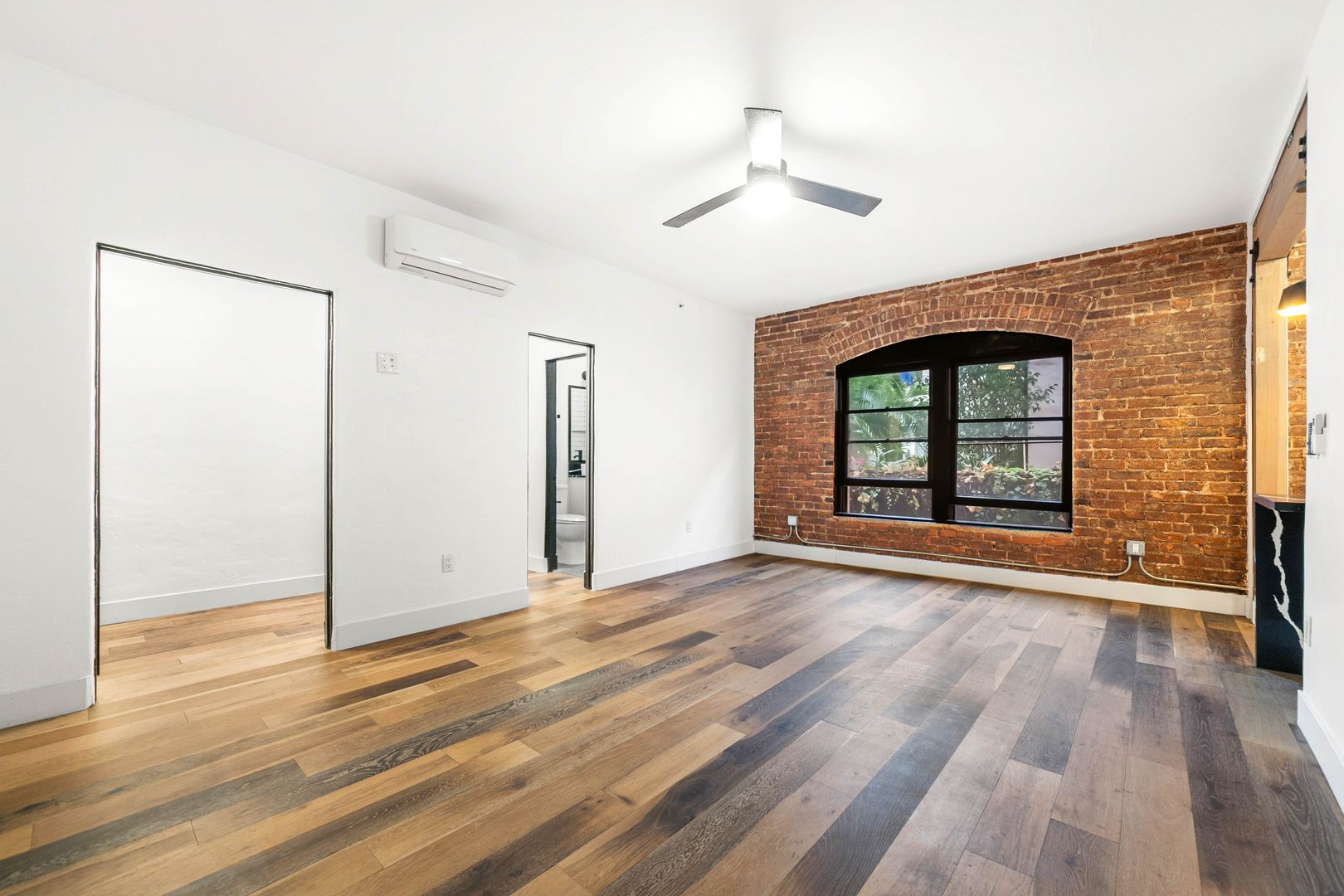 West Hollywood Apartment: 1354 N. Harper Ave