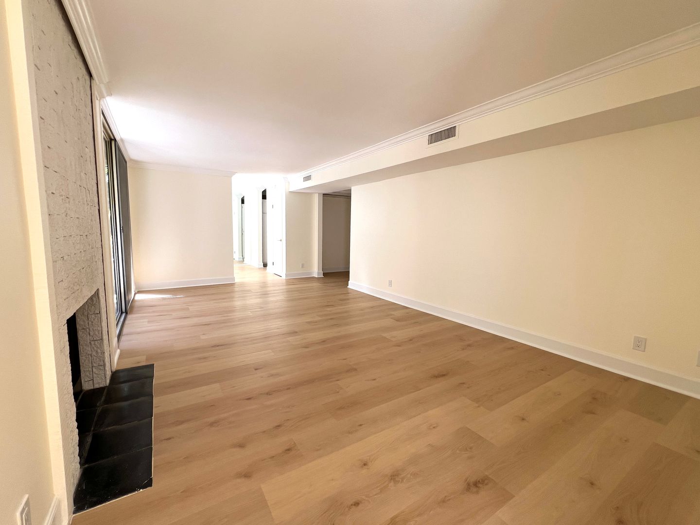 Beverly Hills Apartment: 412 N. Oakhurst Drive