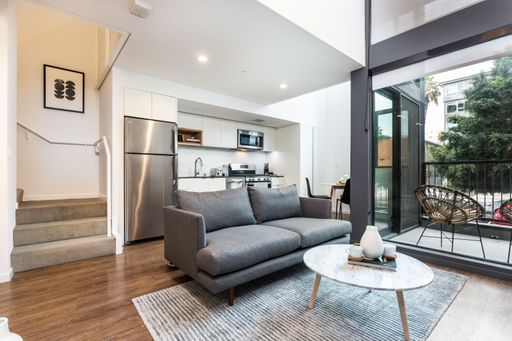 Modern Luxurious Jr 1 Bedroom Loft (1 Month Free) – photo 1