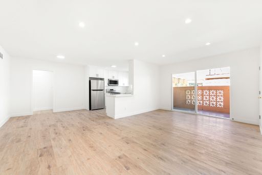 Remodeled 3BR/2BA | 1,279 SF | Parking | Balcony | Baldwin Village – photo 1