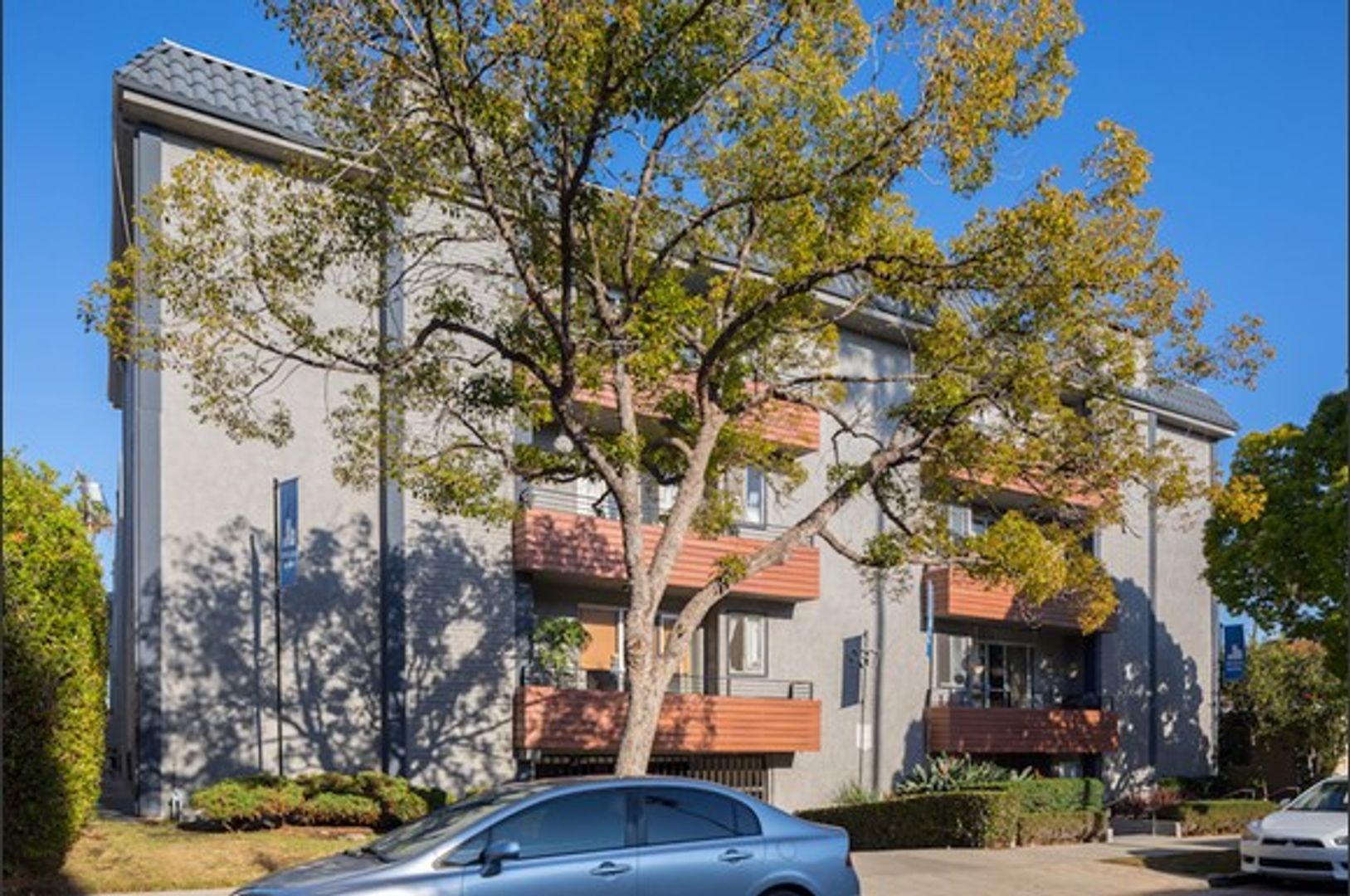 Santa Monica Apartment: 937 3rd St.