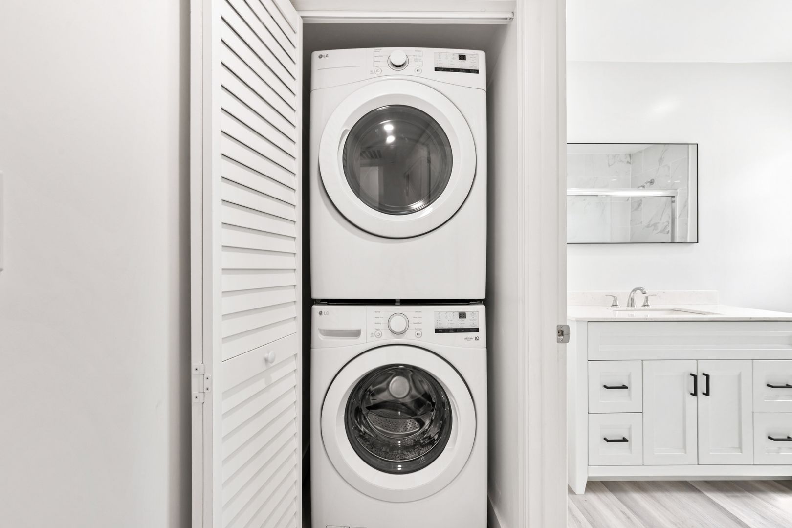 Laundry room at (04) 12656 Burbank (3 of 3)