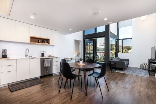 Modern Luxurious Penthouse 2 Bedroom + Loft – photo 1