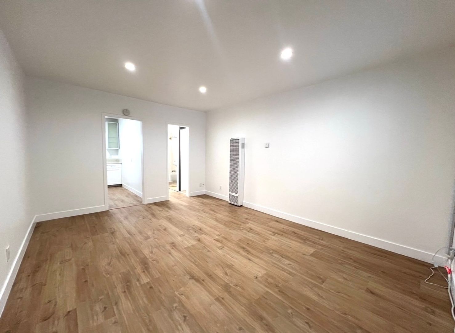 West Hollywood Apartment: 990 Palm Avenue