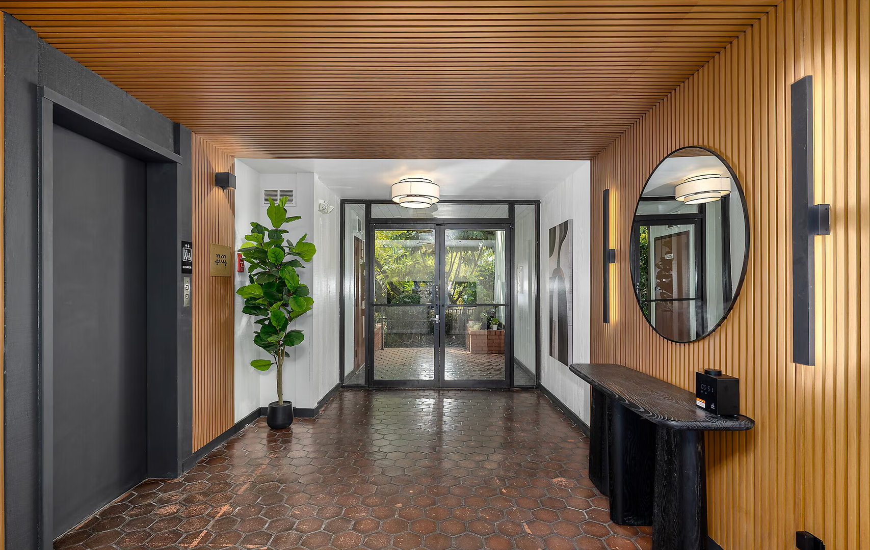 Beverly Hills Apartment: 412 N. Oakhurst Drive