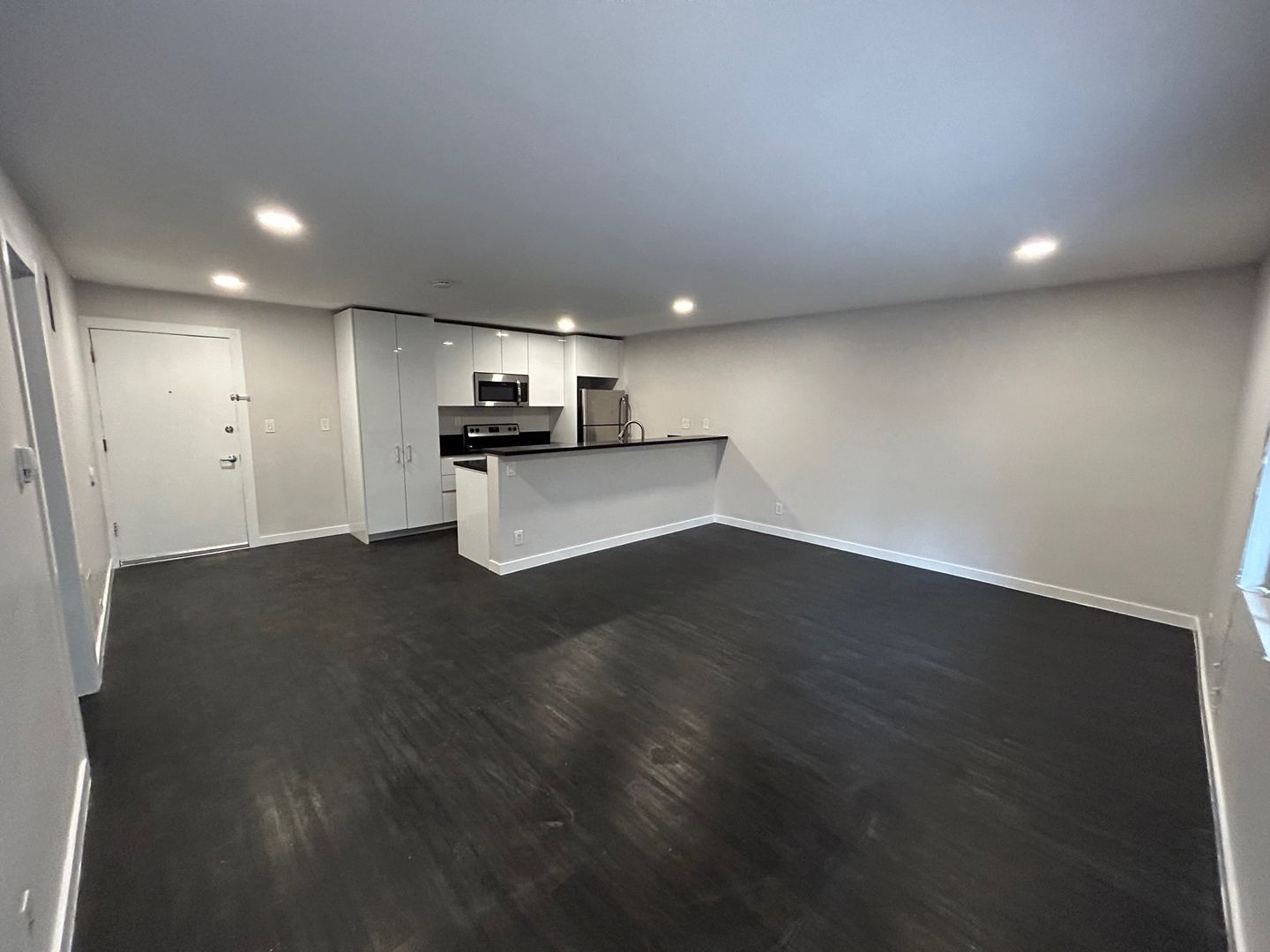 West Hollywood Apartment: 8440 Fountain Ave
