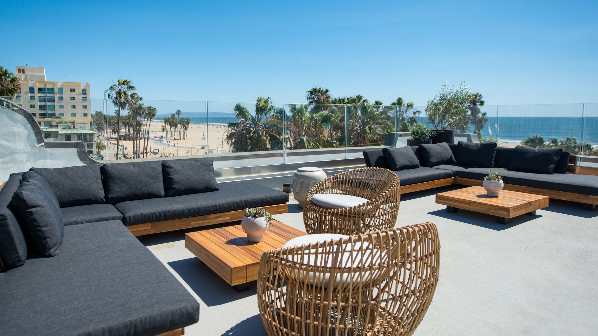 Santa Monica Apartment: 1659 Ocean Front Walk