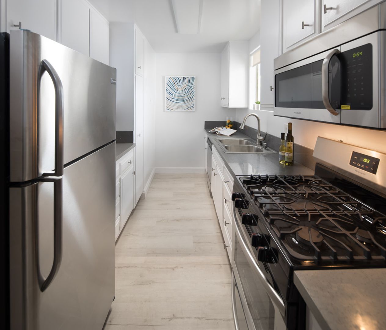 Santa Monica Apartment: 938 4th St.