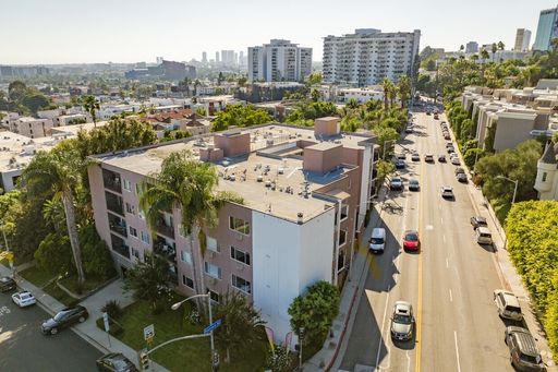 Spacious Remodeled 2BR/2BA in West Hollywood - Private Balcony - Parking - Pool & Rooftop Lounge – photo 1